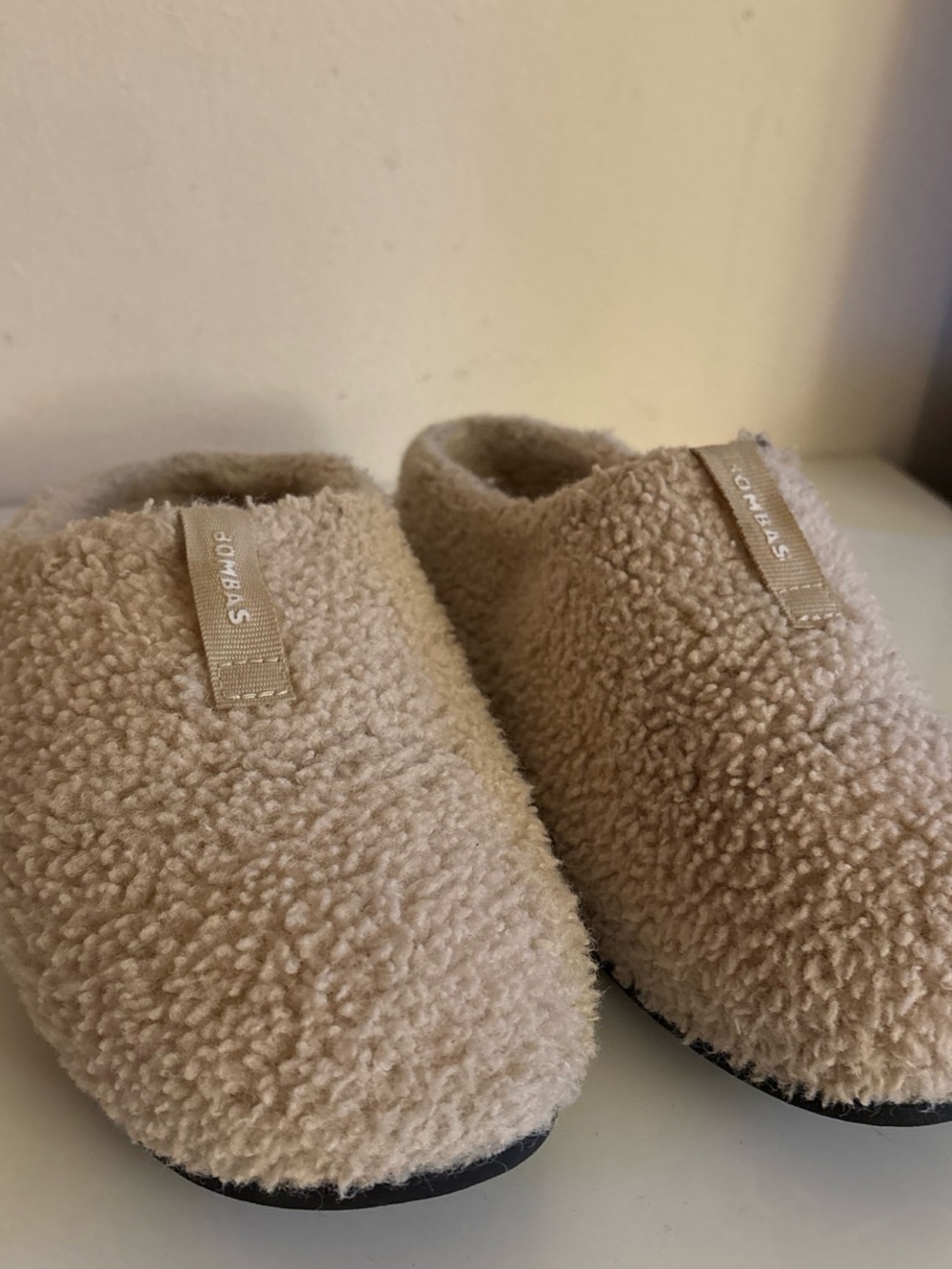 Bombas  Beige Sherpa Slippers 6 w